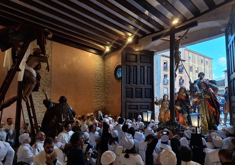 La lluvia da una tregua en Rioseco para celebrar la Procesión de La Soledad